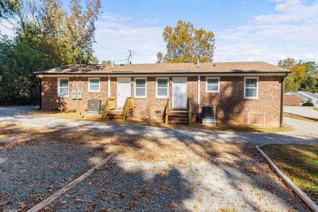 Building Photo - 512 E Branch St