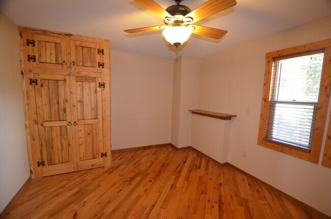 Building Photo - 471 High Point Dr