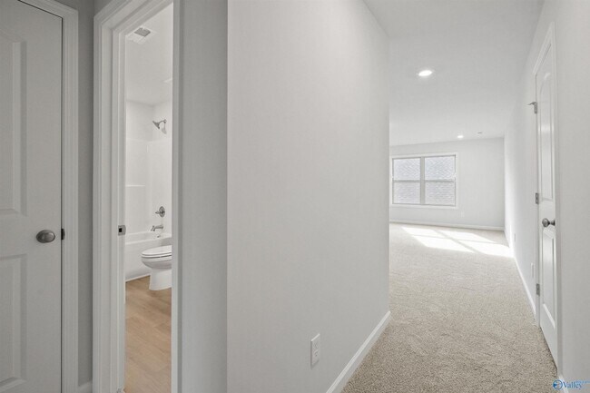Building Photo - 4 Bedrooms in Hazel Green!!