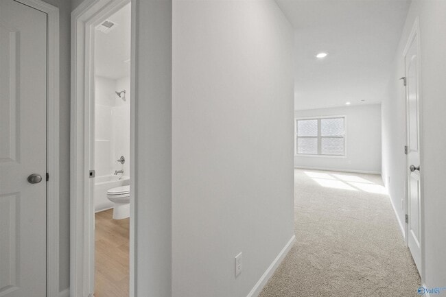 Building Photo - Move In Special!! 1/2 Off First Month's Re...