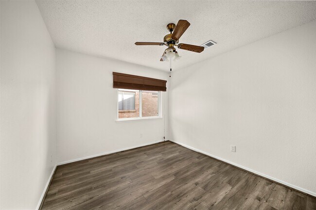 Building Photo - 3219 The Highlands Dr