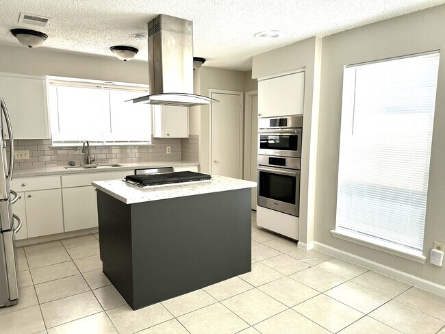 Building Photo - 4234 Willow Beach Dr