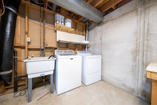 Building Photo - 13916 Copper Ct