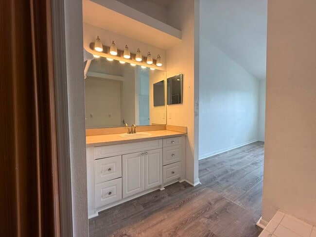 Building Photo - 833 Caribbean Dr