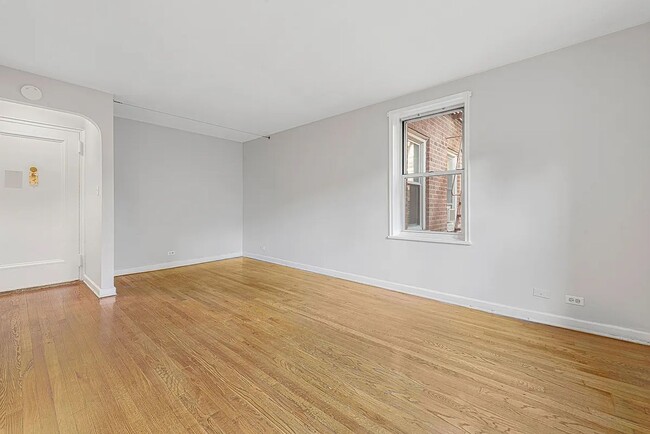 Building Photo - Newly Renovated Studio available