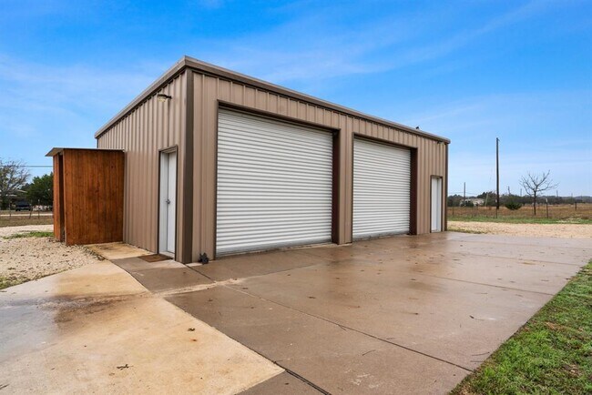 Building Photo - 2610 Co Rd 255