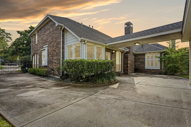 Building Photo - 703 Wellington Point