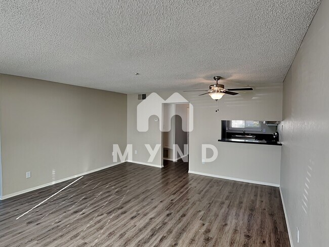 Building Photo - 6500 Country Club Dr Apt 1