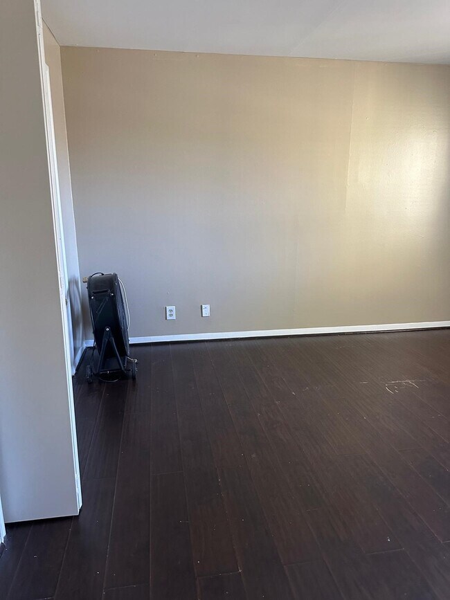 Building Photo - 800 Travis St