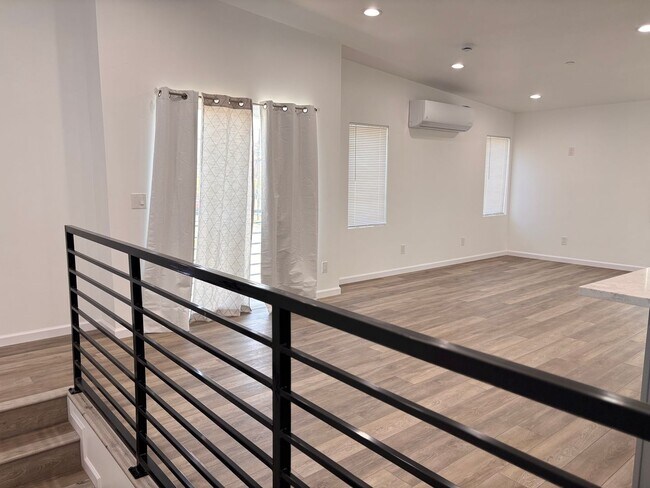 Building Photo - 2 bedrooms 2 baths home FOR RENT