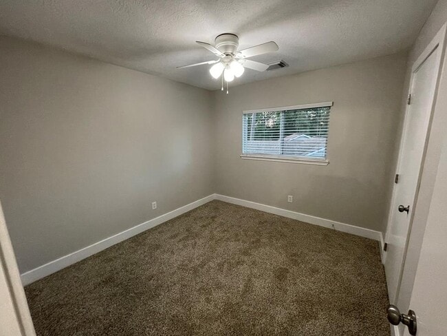 Building Photo - 906 Yacht Ct