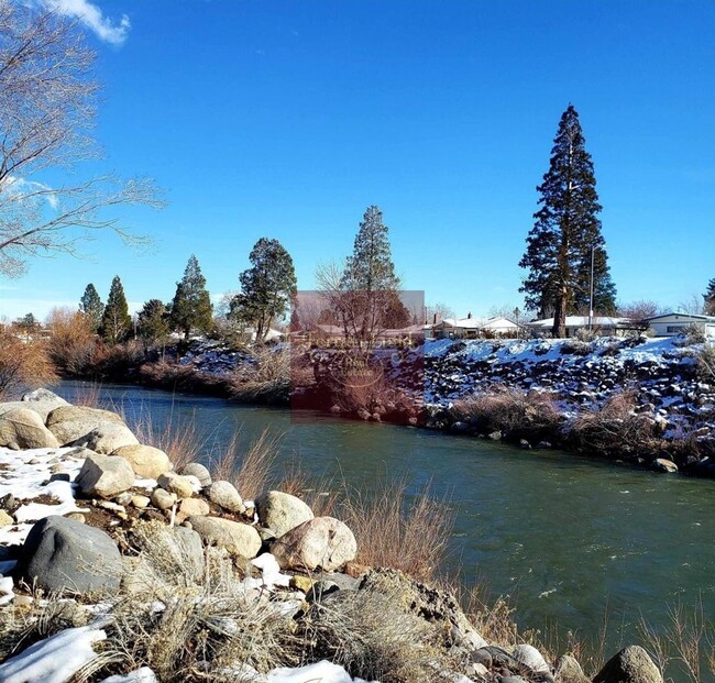 Building Photo - Beautiful Townhome by the Truckee River- K...