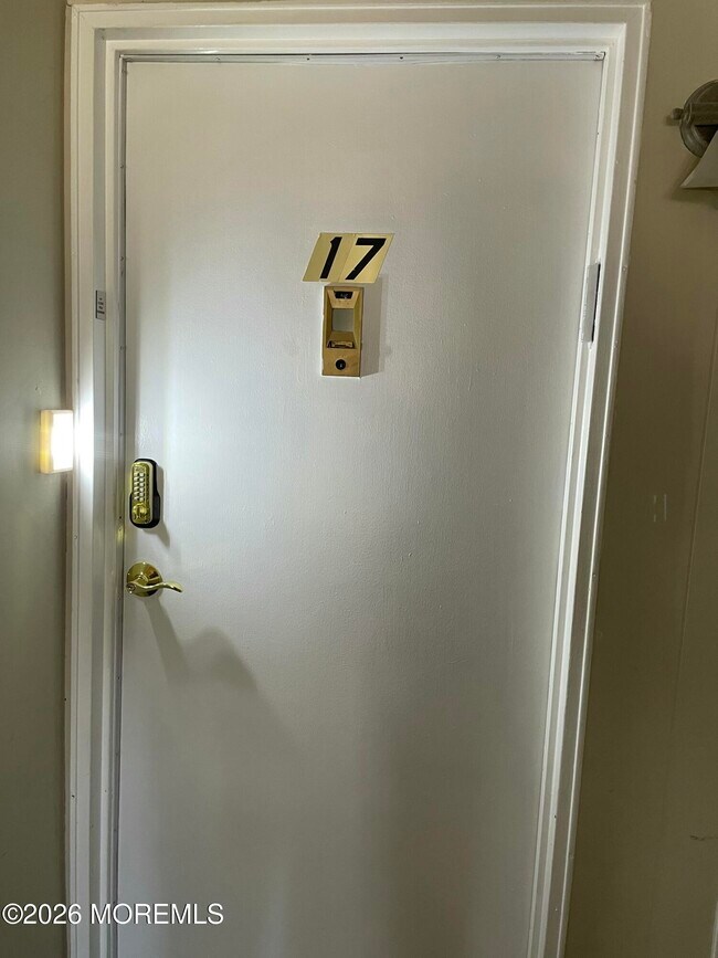 Building Photo - 65 Cedar Ave