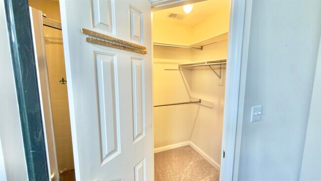 Building Photo - 275 Home Pl