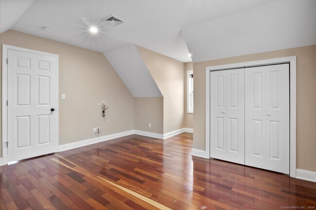 Building Photo - 46 Middlebury St