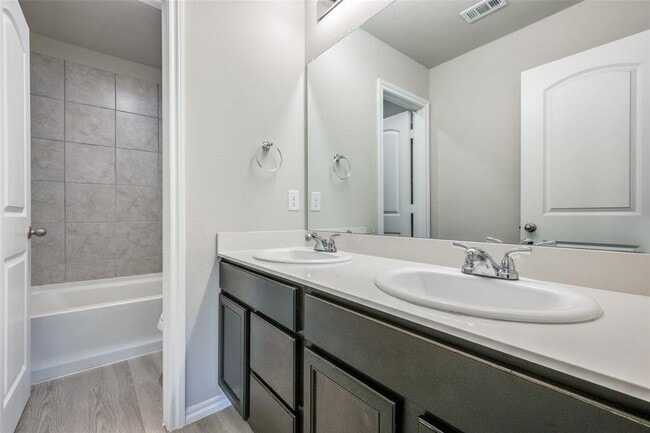 Building Photo - 3537 Brentwood Dr