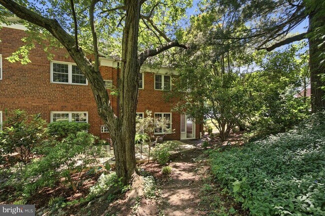Building Photo - 3712 Valley Dr