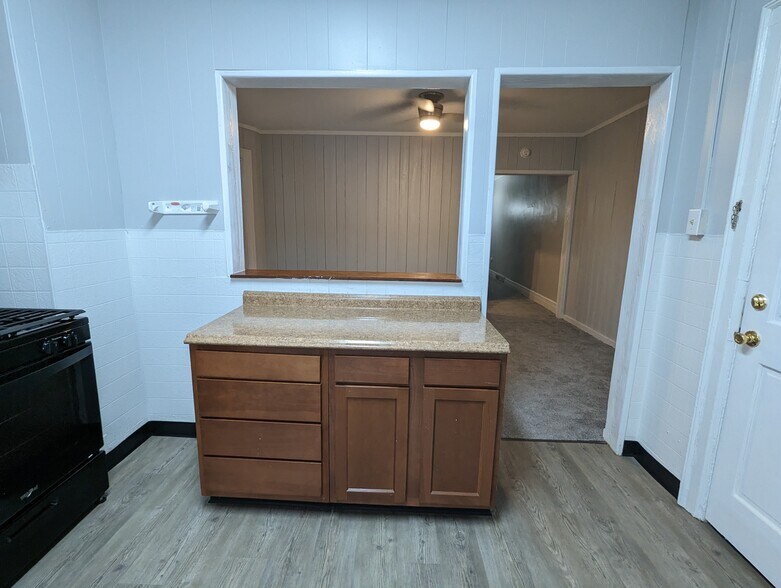 Building Photo - 576 Potomac Ave