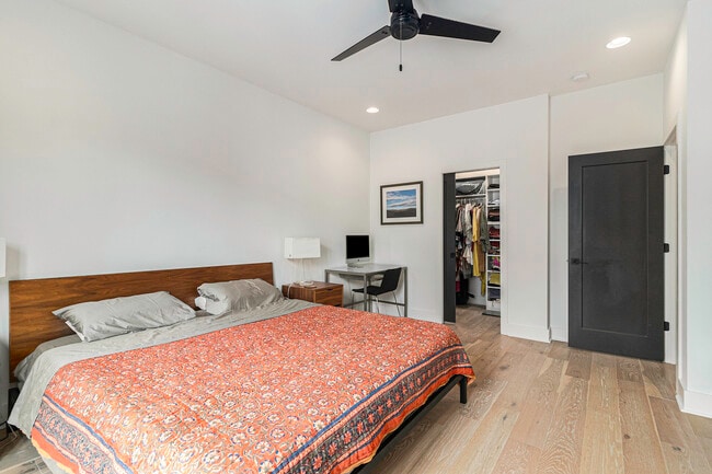 Building Photo - 2424 Memorial Dr SE