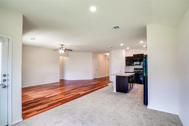 Building Photo - 908 Wolcott Dr