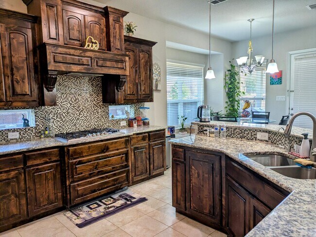 Building Photo - 2472 Twin Oaks Dr
