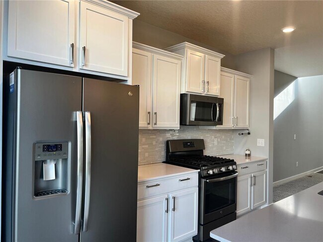Building Photo - 7262 Alvarado Ln N