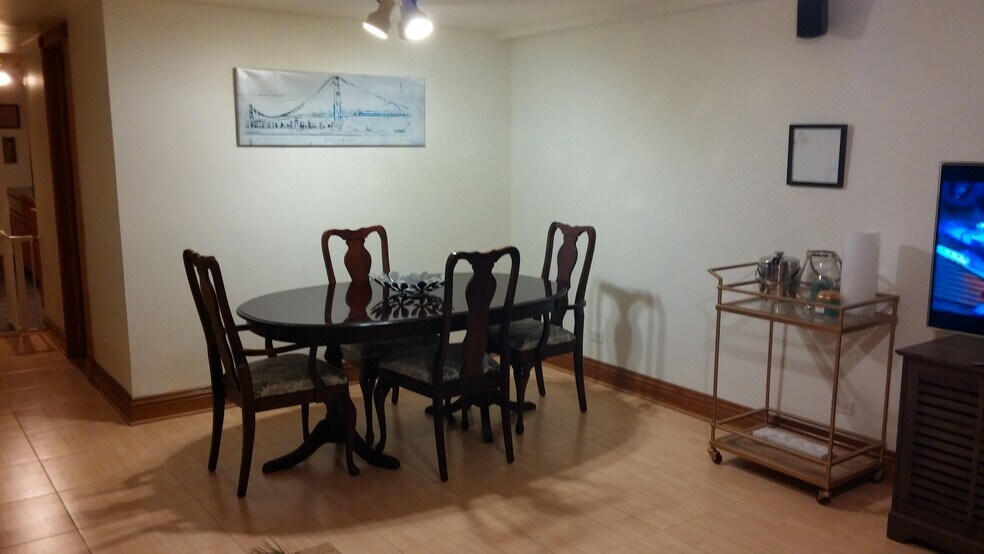 Building Photo - 5009 N Mango Ave