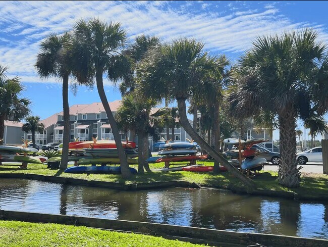 Building Photo - 140 W Mariners Cay Dr