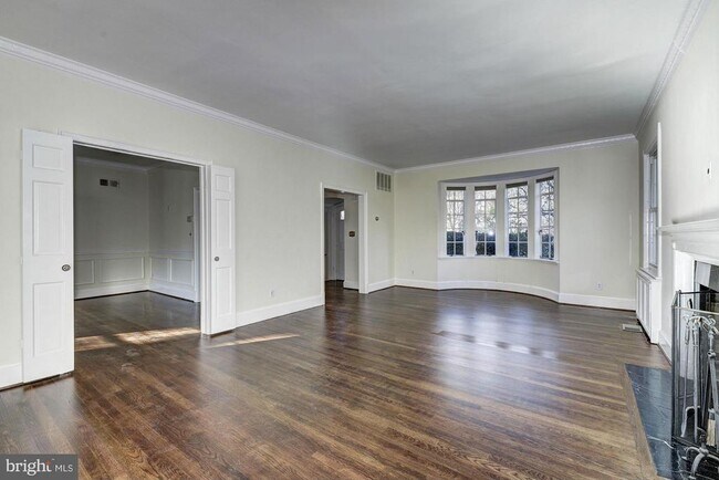 Building Photo - 4910 Hillbrook Ln NW