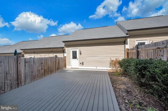 Building Photo - 208 Freesia Ln