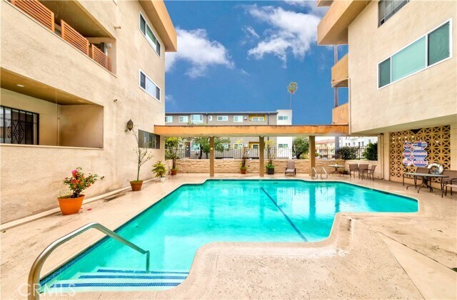 Building Photo - 358 S Gramercy Pl