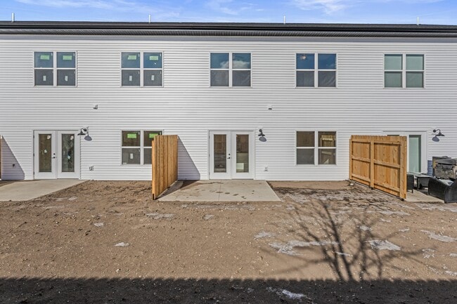 Building Photo - 100 Saw Creek Dr