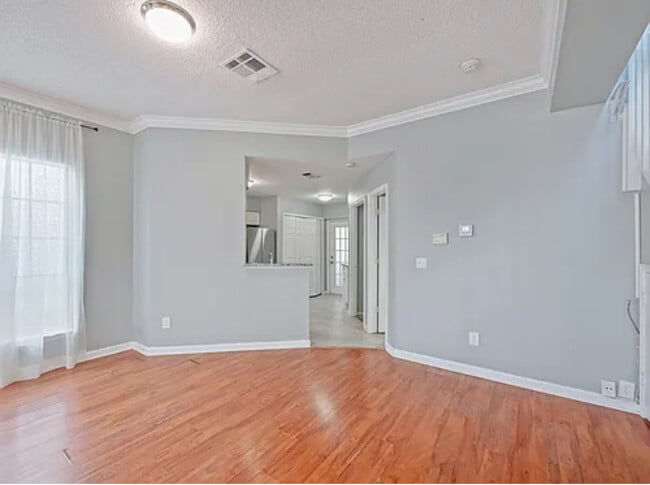 Building Photo - 750 Olympic Cir