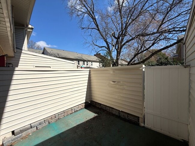 Building Photo - T.R. Lawing Realty Property