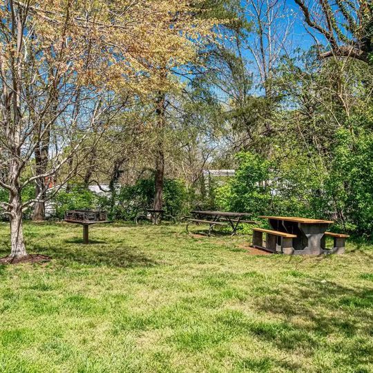 Picnic area - 100 Roberts Ln