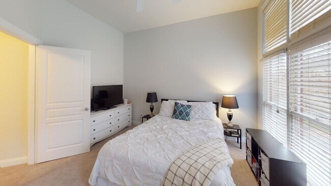 Building Photo - Dilworth Townhome For Rent