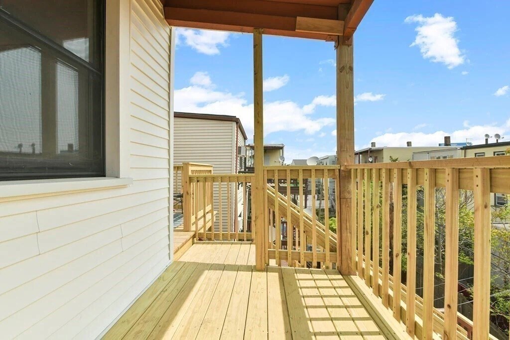 Building Photo - 142 Chelsea St