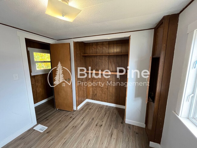 Building Photo - 925 Wilson Ave