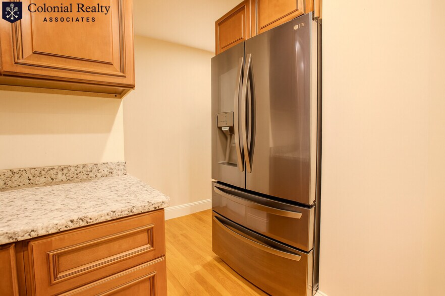 Building Photo - 64 Egmont St