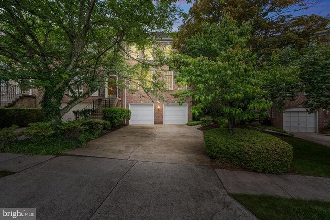 Building Photo - 10159 Castlewood Ln