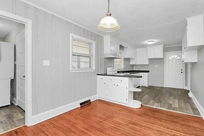 Building Photo - Charming 3BD/1BA Ranch Home