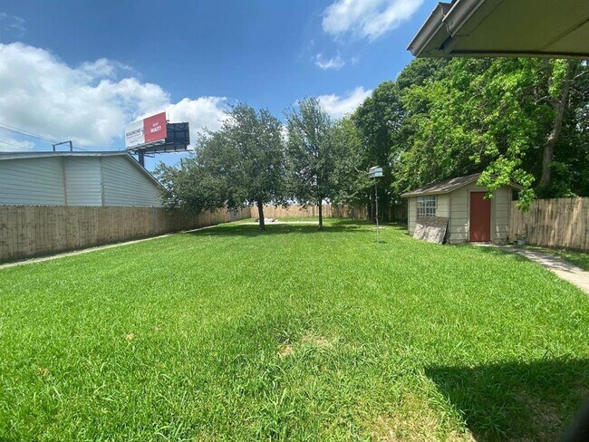 Building Photo - 3400 Spurlock Rd