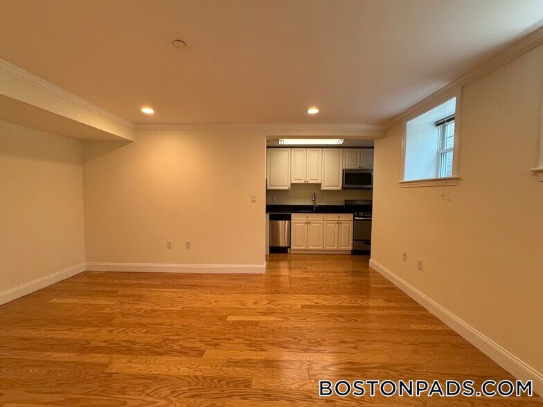 Building Photo - 3 Langdon St