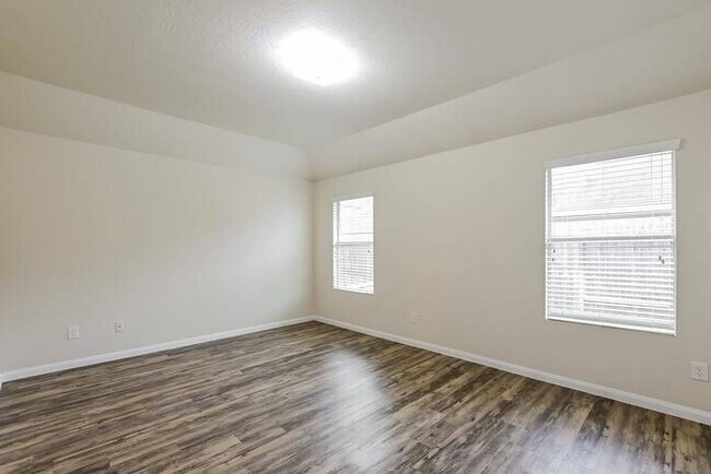 Building Photo - 5710 Kyle Cove Dr