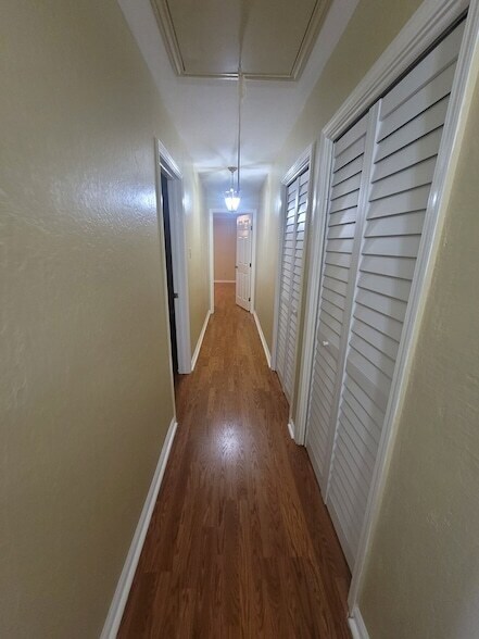 Building Photo - 2626 Beluche Dr