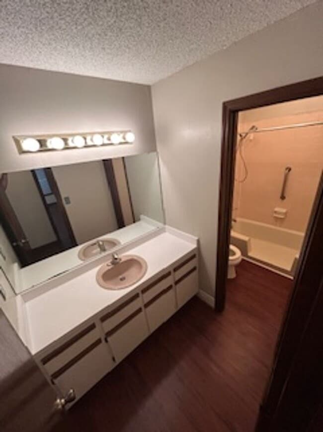 Building Photo - Spacious 3-Bedroom Home with Fenced Yard &...