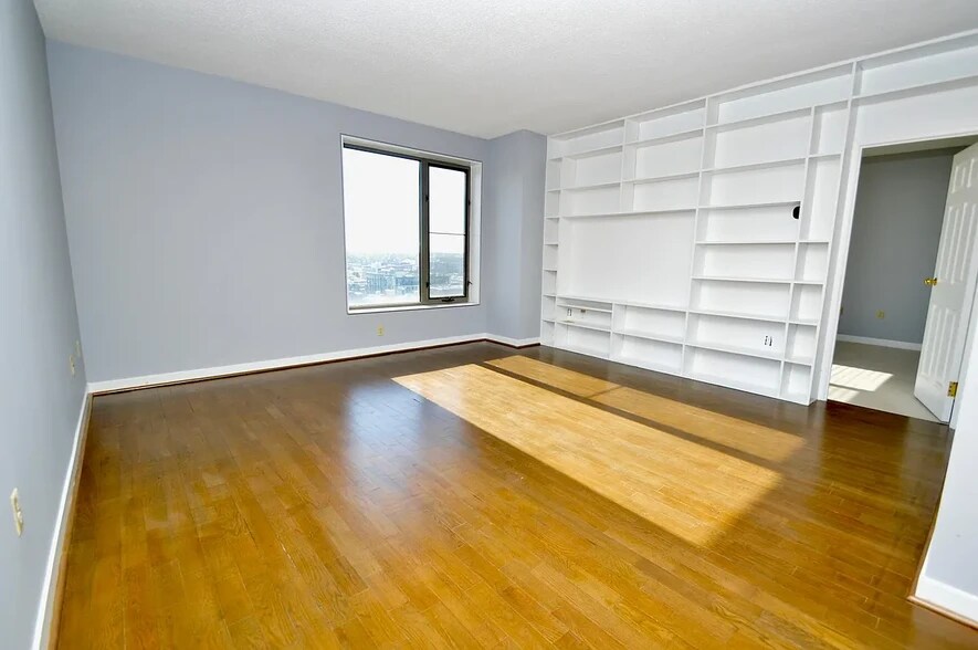 Building Photo - 114 Campau Cir NW