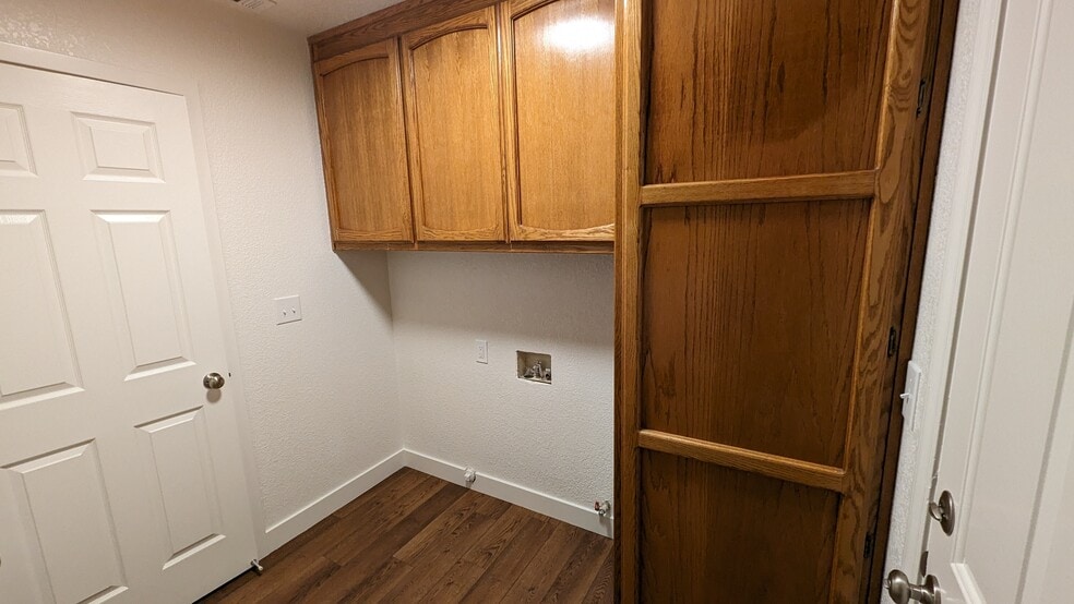 Laundry room - 225 Shadowrun Ct