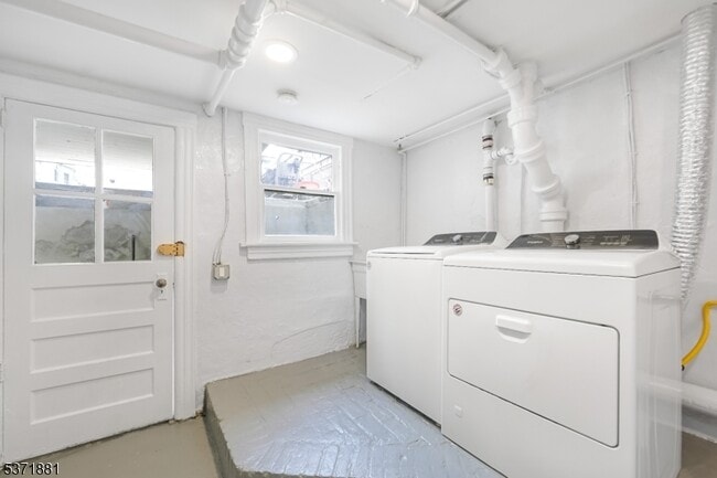 Building Photo - 38 Semel Ave