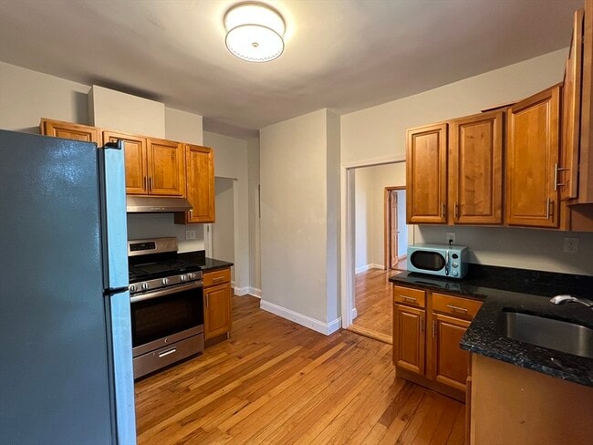 Building Photo - 42 Waugh St